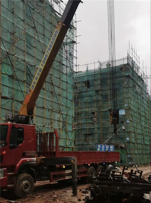 凯里市“慢工细活”—— 吊车的 “微动控制” 技术